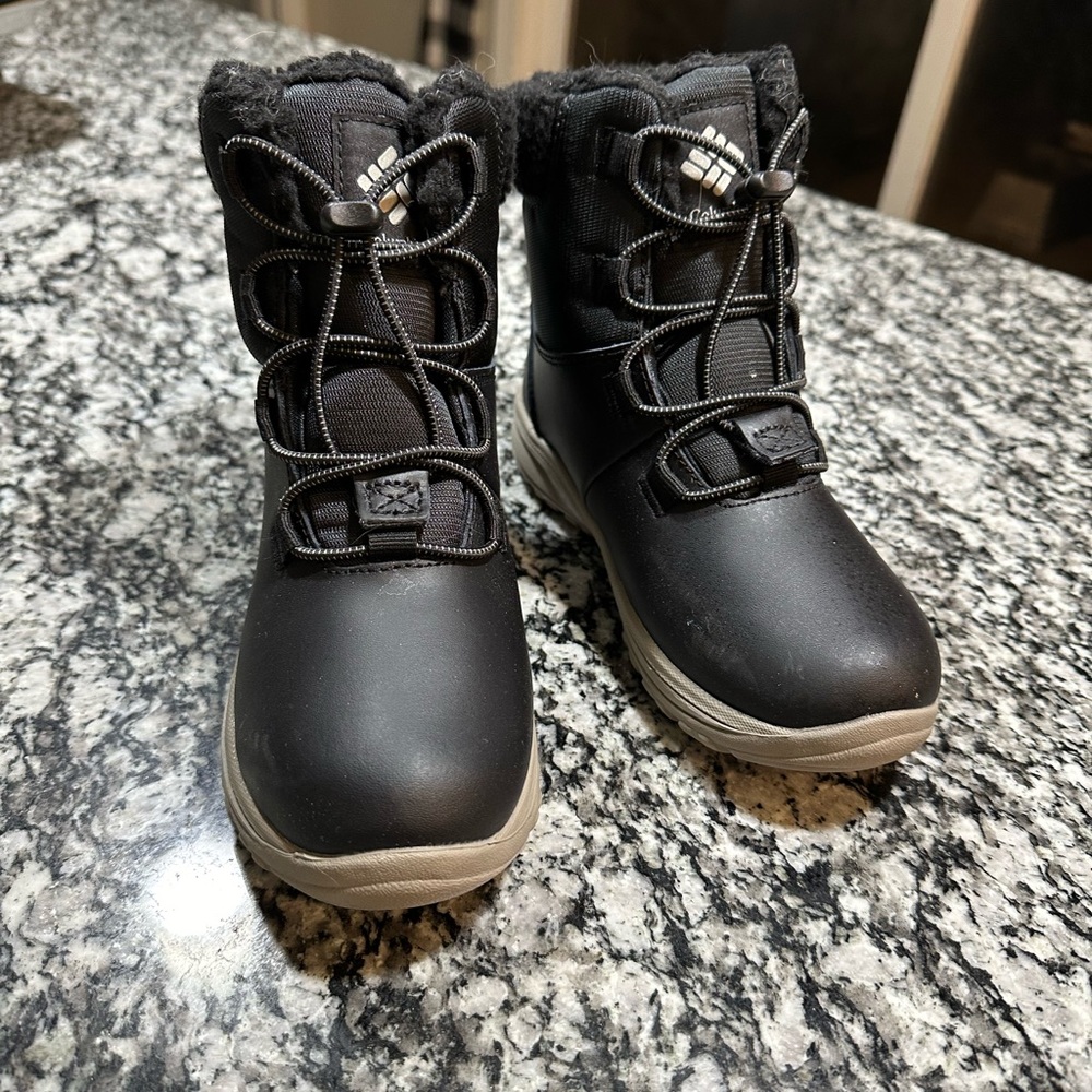 Black Columbia winter boots